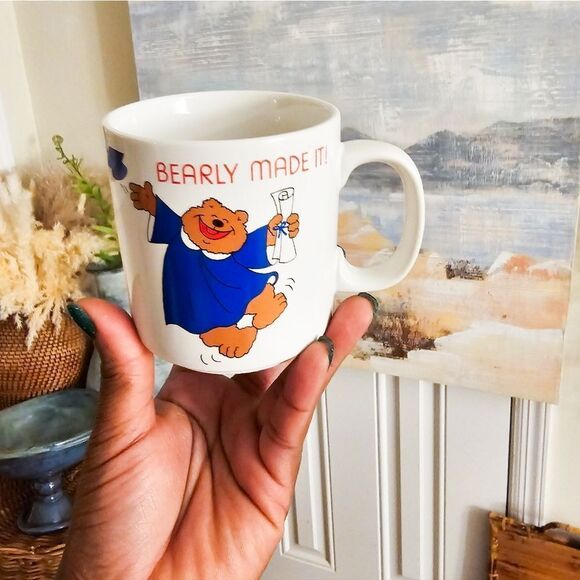 VTG 80's " Bearly Made It" Graduation Coffee Mug. - Picture 7 of 15